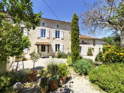 Property for sale Puyréaux Charente