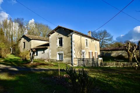 Property for sale Saint-Coutant Deux-Sevres