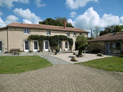 Property for sale Saint-Aubin-le-Cloud Deux-Sevres